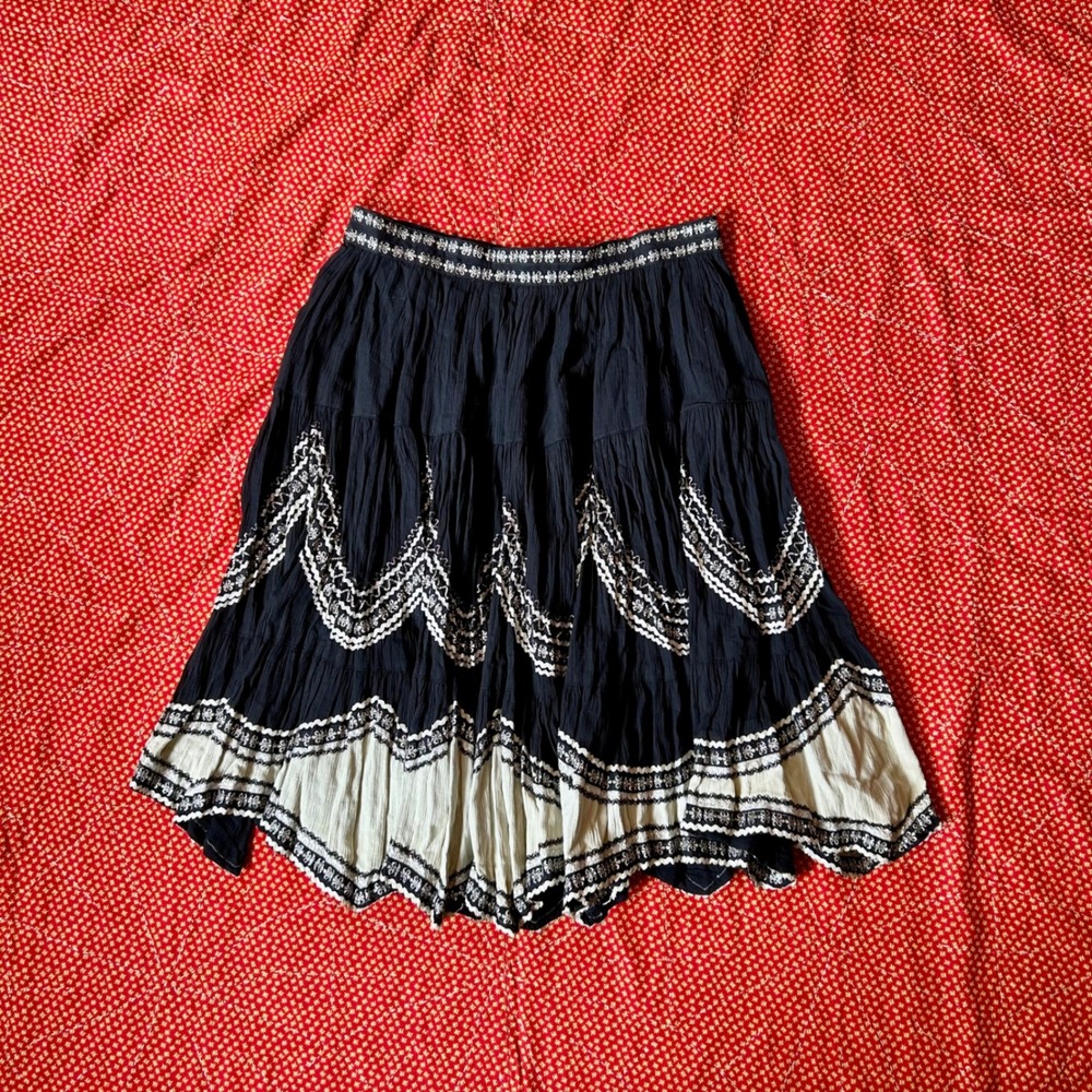 Vintage 1950s patio style Embroidered cotton Midi Skirt Black White Boho Peasant